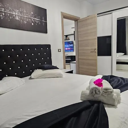 Elysium Pool & Prima Linie La Plaja Apartament