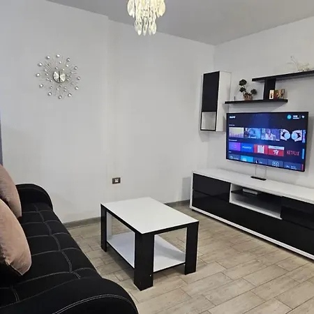 Elysium Pool & Prima Linie La Plaja Διαμέρισμα Năvodari