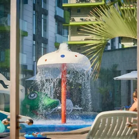 Elysium Pool & Prima Linie La Plaja